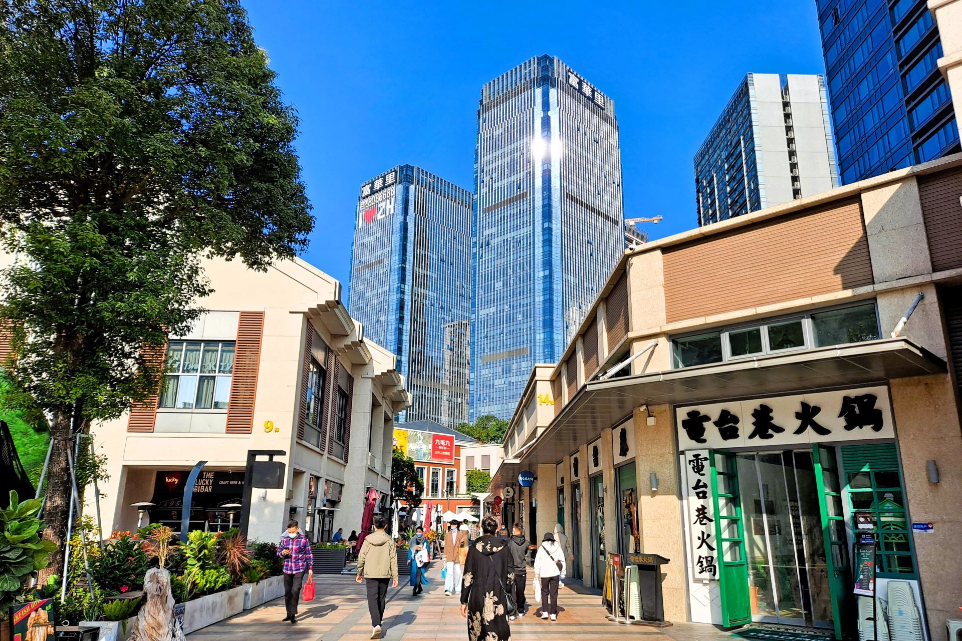 探索珠海中城:您的终极都市生活目的地——入住珠海拱北港富华利店宜博酒店,享受完美住宿体验