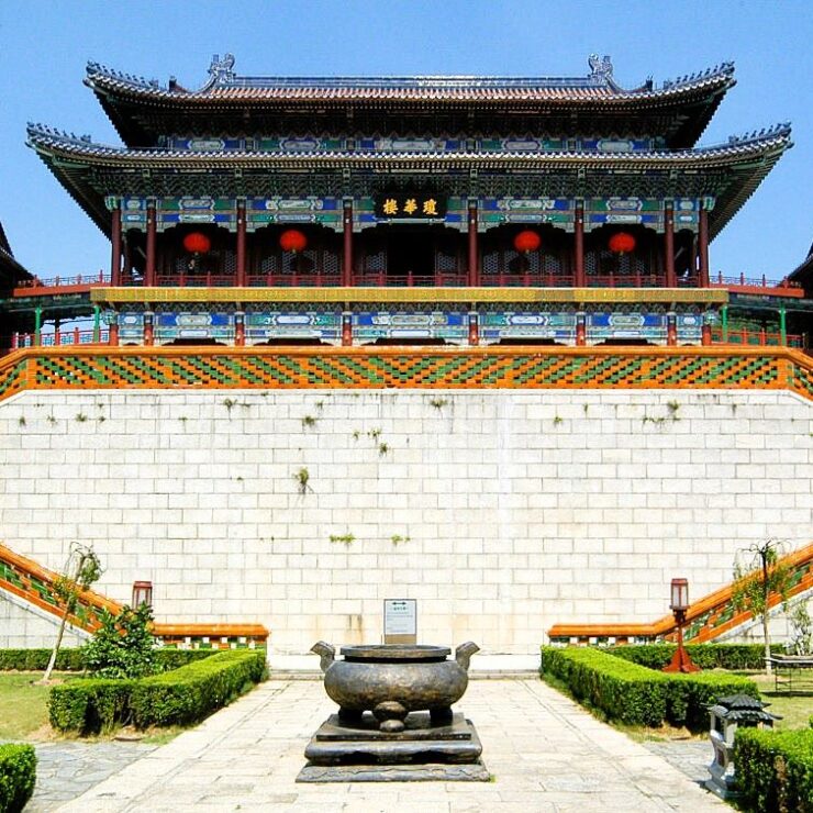 探索新圆明宫：穿越中国皇家风范之旅——怡博酒店（珠海拱北港富华利店）的完美文化之旅